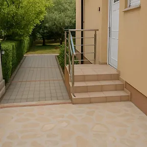 Lea Apartman Starigrad Paklenica